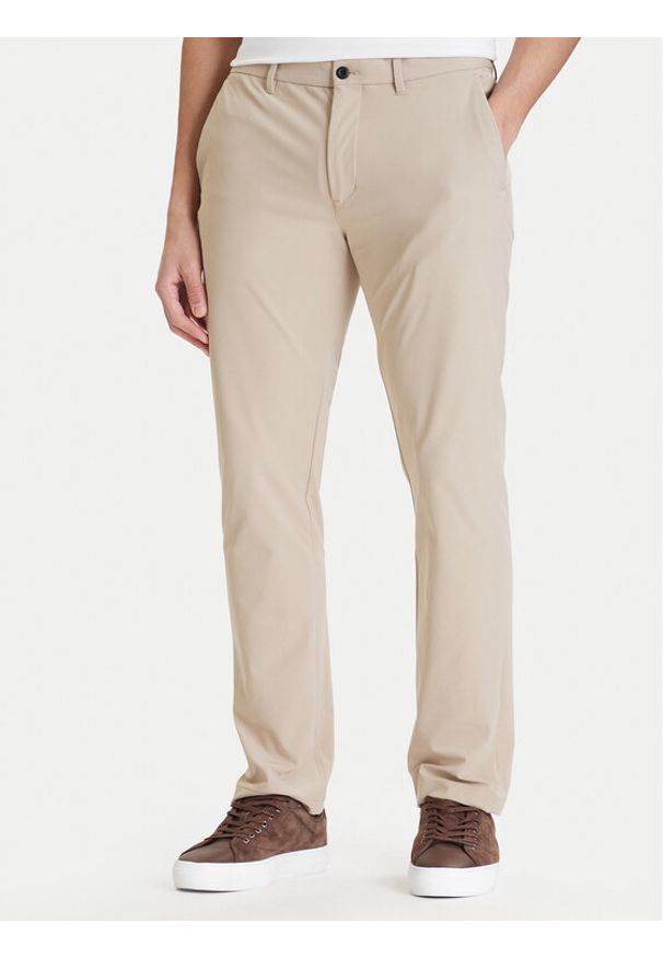 TOMMY HILFIGER - Tommy Hilfiger Chinosy Denton MW0MW43408 Beżowy Slim Fit. Kolor: beżowy. Materiał: syntetyk