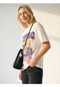 Sinsay - Bawełniana koszulka z nadrukiem 2Pac - kremowy. Kolor: kremowy. Materiał: bawełna. Wzór: nadruk #1