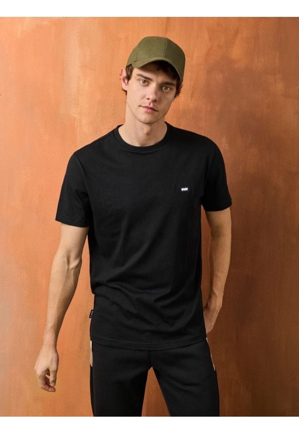 Sinsay - Koszulka z haftem - czarny. Kolor: czarny. Wzór: haft