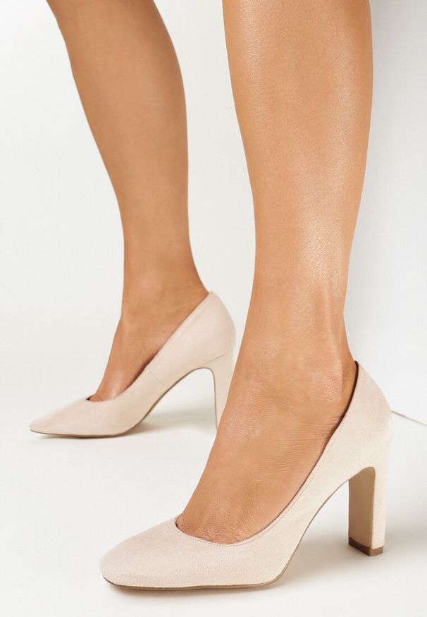 Born2be - Beżowe Czółenka na Wysokim Cienkim Słupku Lathia. Nosek buta: szpiczasty. Kolor: beżowy. Obcas: na słupku