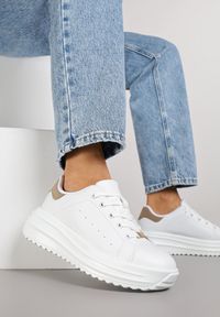 Born2be - Białe Sneakersy na Grubej Tłoczonej Podeszwie z Perforacją Anorriva. Okazja: na co dzień. Kolor: biały #5