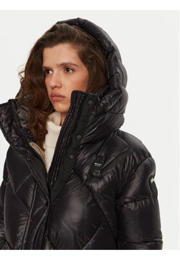 Blauer Kurtka zimowa 24WBLDK02311 Czarny Regular Fit. Kolor: czarny. Materiał: syntetyk. Sezon: zima