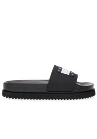 Klapki damskie Tommy Jeans Elevated Flatform EN0EN02451-BDS - czarne. Okazja: na co dzień, na plażę. Kolor: czarny. Materiał: kauczuk, materiał, guma. Szerokość cholewki: normalna. Wzór: aplikacja. Sezon: lato. Sport: pływanie #1