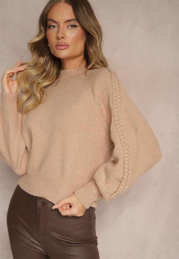 Renee - Ciemnobeżowy Sweter z Wiskozą i Splotem w Stylu Warkocz z Półgolfem Sinithia. Kolor: beżowy. Materiał: wiskoza. Wzór: ze splotem. Sezon: zima