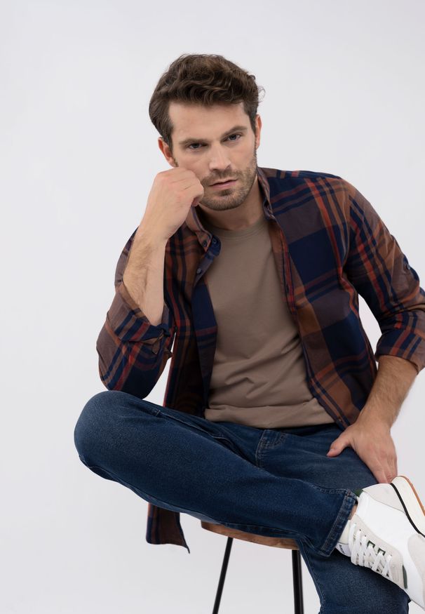 Volcano - Koszula w kratę, Slim Fit, K-JOSE. Okazja: na co dzień. Typ kołnierza: button down. Materiał: bawełna, materiał. Długość rękawa: długi rękaw. Długość: długie. Sezon: jesień. Styl: casual, elegancki