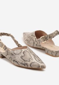Born2be - Beżowe Wężowe Sandały ze Szpiczastym Noskiem i Sprzączką Jeneliena. Okazja: na co dzień, na imprezę. Nosek buta: szpiczasty. Zapięcie: sprzączka. Kolor: beżowy. Styl: casual, elegancki, klasyczny #4