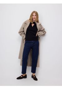 Reserved - Jeansy mom fit - granatowy. Kolor: niebieski