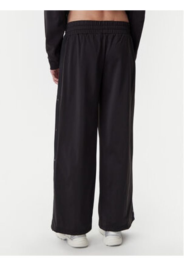 Puma Spodnie dresowe Ess 629804 Czarny Wide Leg. Kolor: czarny. Materiał: syntetyk
