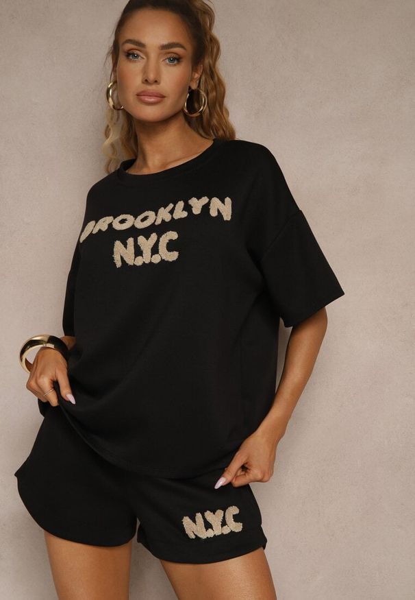 Renee - Czarny Komplet z Wiskozą o Fasonie Oversize T-shirt i Szorty Lirafina. Kolor: czarny. Materiał: wiskoza
