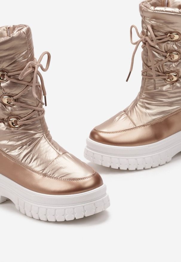 Renee - Szampańskie Sznurowane Śniegowce z Ozdobnym Pikowaniem i Połyskiem Birala. Kolor: złoty