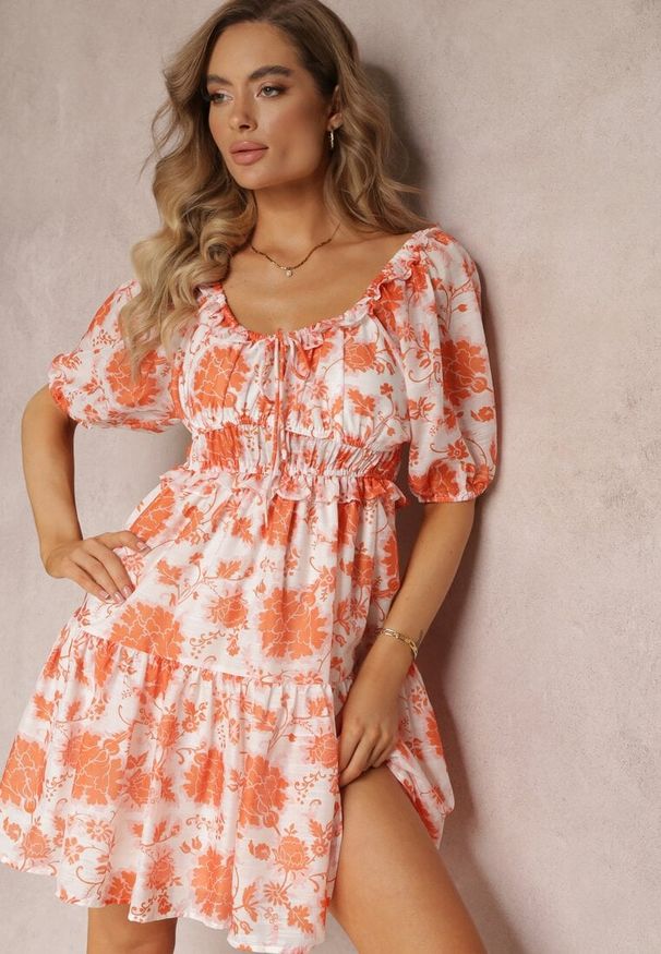 Renee - Pomarańczowa Sukienka Mini z Hiszpańskim Dekoltem i Gumką w Talii Lisella. Typ kołnierza: dekolt hiszpanka. Kolor: pomarańczowy. Materiał: tkanina. Wzór: kwiaty. Typ sukienki: rozkloszowane. Długość: mini