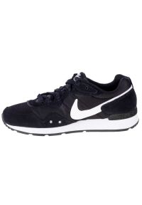 Buty Nike Venture Runner M CK2944-002 czarne. Okazja: na co dzień. Kolor: czarny. Materiał: syntetyk, guma, materiał. Szerokość cholewki: normalna