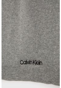 Calvin Klein Szalik z domieszką wełny kolor szary gładki. Kolor: szary. Materiał: wełna. Wzór: gładki