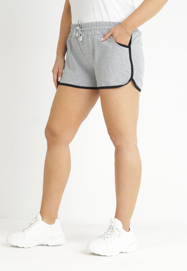 Born2be - Szare Sportowe Szorty Dresowe z Lampasami i Gumką w Pasie Arsalia. Kolekcja: plus size. Kolor: szary. Materiał: dresówka. Styl: sportowy
