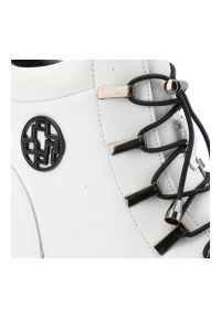 Białe Botki Filippo Stylowe Buty Damskie. Okazja: na co dzień. Kolor: biały. Szerokość cholewki: normalna. Sezon: zima, jesień. Styl: elegancki #6