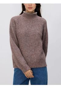 Reserved - Sweter z metalizowaną nicią - jasnofioletowy. Kolor: fioletowy. Materiał: dzianina #1