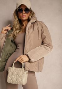 Renee - Beżowa Pikowana Kurtka Dwustronna z Kapturem Ozdobiona Suwakami Nevetila. Okazja: na co dzień. Typ kołnierza: kaptur. Kolor: beżowy. Materiał: jeans, materiał. Wzór: aplikacja. Styl: casual