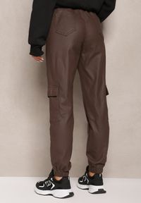 Renee - Brązowe Spodnie Bojówki High Waist ze Ściągaczami Serenzo. Stan: podwyższony. Kolor: brązowy. Styl: elegancki #3
