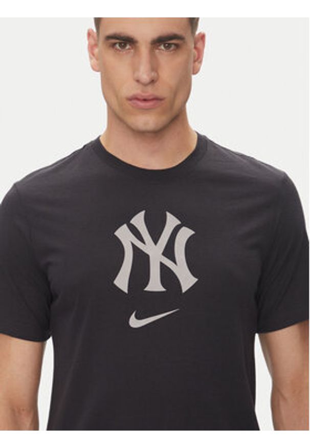 Nike T-Shirt 034J-4FA-NK-L84 Granatowy Regular Fit. Kolor: niebieski. Materiał: bawełna