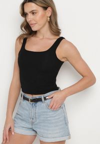 Born2be - Czarny Bawełniany Top z Ozdobnym Tyłem Aderelle. Okazja: na co dzień. Kolor: czarny. Materiał: bawełna. Wzór: aplikacja. Styl: klasyczny, elegancki, casual #6