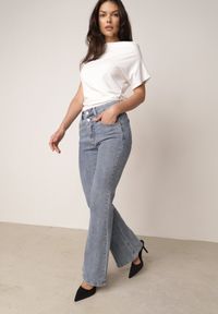 Born2be - Niebieskie Jeansy Dzwony z Bawełną Zapinane na Podwójny Guzik Daphlea. Okazja: na co dzień. Kolor: niebieski. Styl: elegancki, retro, casual #6
