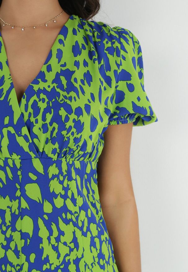 Born2be - Zielona Sukienka Rozkloszowana w Fantazyjny Print Zarnadi. Kolor: zielony. Wzór: nadruk