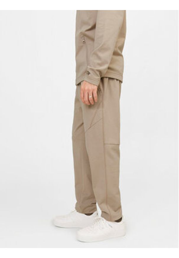 Jack & Jones - Jack&Jones Spodnie dresowe Will 12253727 Beżowy Slim Fit. Kolor: beżowy. Materiał: syntetyk