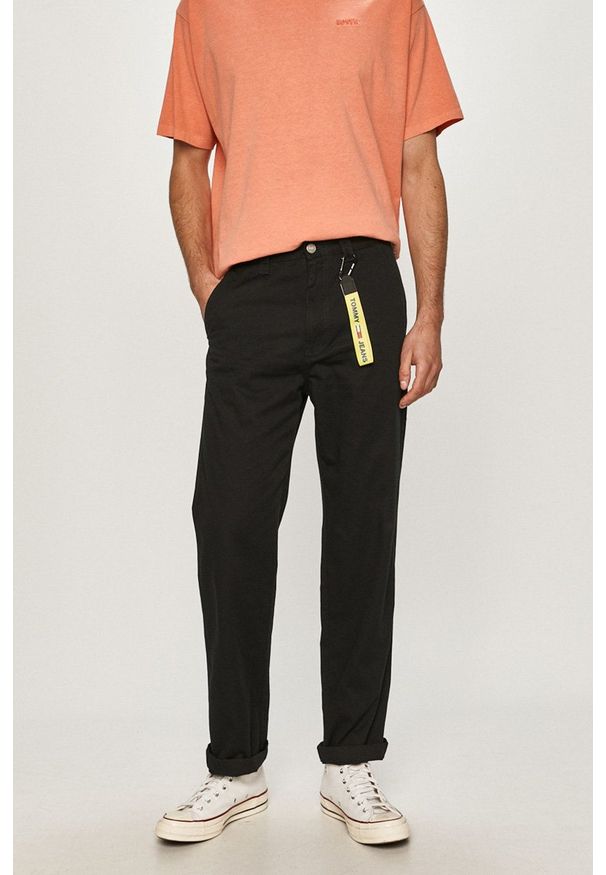 Tommy Jeans Spodnie DM0DM10122.4891 męskie kolor czarny. Okazja: na co dzień. Kolor: czarny. Materiał: tkanina, bawełna. Wzór: gładki. Styl: casual