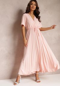 Renee - Różowa Rozkloszowana Sukienka Plisowana z Wiązanym Paskiem Eilemona. Kolor: różowy. Typ sukienki: rozkloszowane