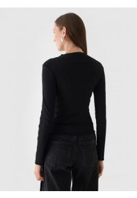 outhorn - Longsleeve w prążki damski - czarny. Kolor: czarny. Materiał: dzianina, bawełna, elastan, prążkowany, materiał. Długość rękawa: długi rękaw. Długość: długie. Wzór: prążki #3