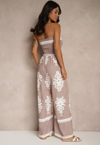 Renee - Beżowy Kombinezon Bandeau Ozdobiony Ornamentnym Motywem i Guzikami Liravessa. Okazja: na co dzień. Kolor: beżowy. Wzór: aplikacja. Styl: elegancki, casual #5