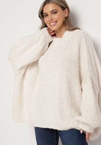 Born2be - Jasnobeżowy Sweter z Wełną i Wiskozą o Kroju Oversize ze Ściągaczem przy Dekolcie Lilitea. Okazja: na co dzień. Kolor: beżowy. Materiał: wełna, wiskoza. Styl: casual, klasyczny, elegancki #6