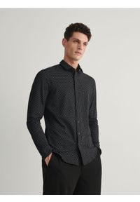 Reserved - Wzorzysta koszula slim fit - czarny. Kolor: czarny. Materiał: bawełna, tkanina #1