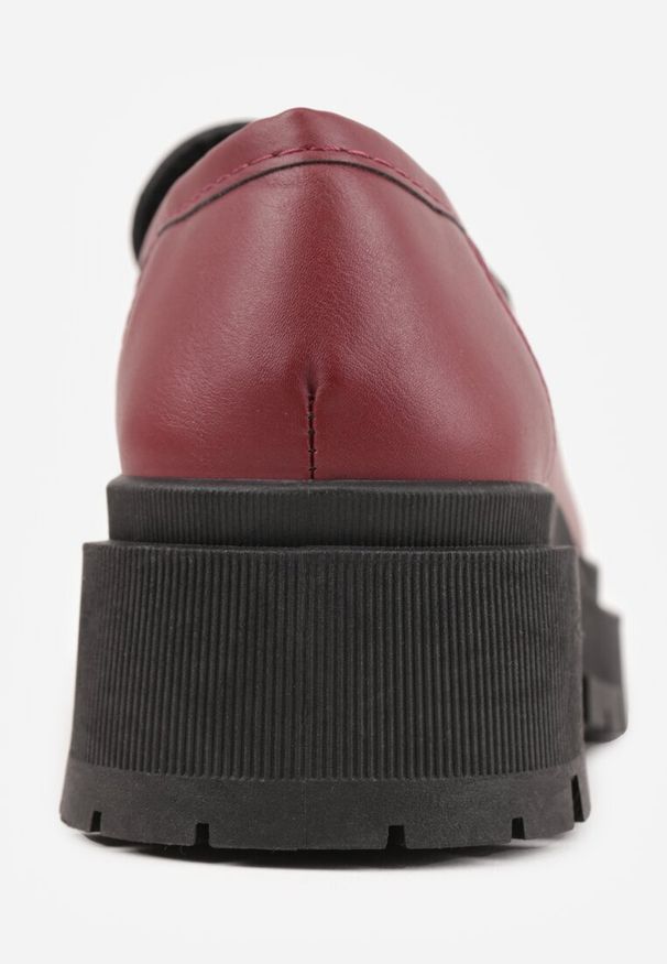 Renee - Bordowe Mokasyny na Platformie Ozdobione Frędzlami Sewrisa. Kolor: czerwony. Materiał: jeans. Wzór: aplikacja. Obcas: na platformie