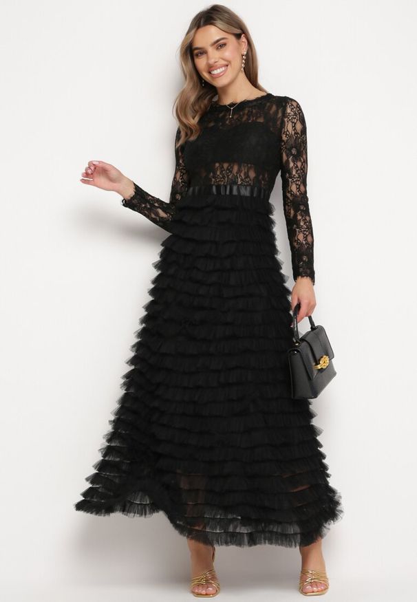 Born2be - Czarna Maxi Sukienka Rozkloszowana z Koronkową Górą i Tiulowymi Falbankami Firina. Typ kołnierza: kołnierz z falbankami. Kolor: czarny. Materiał: tiul, koronka. Długość: maxi