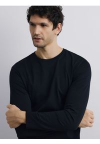 Reserved - Longsleeve z merceryzowanej bawełny - czarny. Kolor: czarny. Materiał: bawełna. Długość rękawa: długi rękaw #1