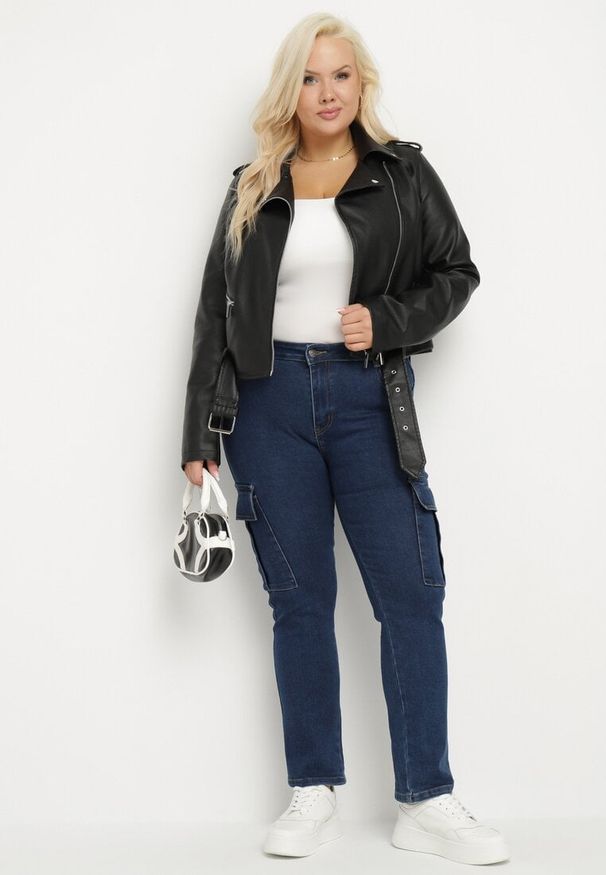 Born2be - Granatowe Jeansy Cargo Regular Waist o Prostym Kroju Belvila. Okazja: na co dzień. Kolor: niebieski. Styl: casual, elegancki