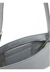 Calvin Klein Torebka Embossed Logo Shoulder Bag K60K612550 Szary. Kolor: szary. Materiał: skórzane #5