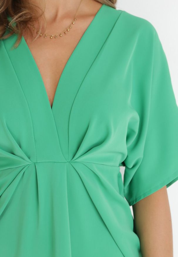 Born2be - Zielona Sukienka z Kopertowym Dekoltem i Rękawem Nietoperz Eupfia. Kolor: zielony. Sezon: lato. Typ sukienki: kopertowe