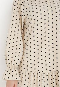 Born2be - Jasnobeżowa Sukienka Nikathe. Typ kołnierza: kołnierzyk stójkowy. Kolor: beżowy. Materiał: tkanina. Wzór: aplikacja, grochy. Długość: mini #3