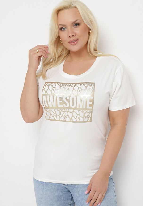 Born2be - Biały Bawełniany T-shirt z Ozdobnym Napisem Floerin. Okazja: na co dzień. Kolor: biały. Materiał: bawełna. Wzór: napisy. Styl: elegancki, casual