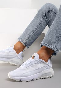 Renee - Białe Sneakersy Azama. Zapięcie: bez zapięcia. Kolor: biały. Materiał: materiał. Szerokość cholewki: normalna. Wzór: aplikacja #3