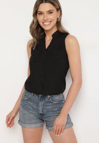 Born2be - Czarna Wiskozowa Koszula Ozdobiona Kieszeniami Lumevare. Okazja: na co dzień. Kolor: czarny. Materiał: wiskoza. Wzór: aplikacja. Styl: elegancki, casual