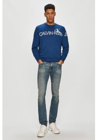 Calvin Klein Jeans - Bluza bawełniana. Okazja: na co dzień. Typ kołnierza: bez kaptura. Kolor: niebieski. Materiał: bawełna. Wzór: nadruk. Styl: casual #5