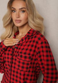 Renee - Czerwony Komplet Piżamowy z Bawełny Spodnie z Gumką w Pasie Góra z Kieszonką na Guziki Ivalassa. Kolekcja: plus size. Kolor: czerwony. Materiał: bawełna. Długość: długie