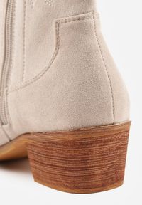 Born2be - Jasnobeżowe Ażurowe Botki Vices na Obcasie w Stylu Kowbojek Helori. Kolor: beżowy. Materiał: jeans. Wzór: ażurowy. Obcas: na obcasie. Styl: klasyczny, boho. Wysokość obcasa: średni #4