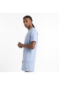 Koszulka męska New Balance MT41533DUS – niebieska. Kolor: niebieski. Materiał: bawełna, dresówka. Długość rękawa: krótki rękaw. Długość: krótkie #6