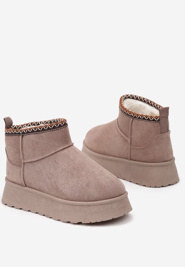 Born2be - Ciemnobeżowe Śniegowce na Grubej Podeszwie z Ozdobnym Haftem Ceccaria. Okazja: na spacer. Kolor: beżowy. Materiał: jeans, puch. Wzór: haft. Sezon: zima