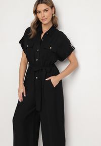 Born2be - Czarny Kombinezon z Paskiem i Ozdobnymi Kieszeniami Polsedi. Okazja: na co dzień. Kolor: czarny. Styl: klasyczny, casual