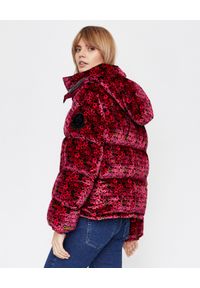 MONCLER - Różowa kurtka z aksamitu Daos. Kolor: czerwony. Materiał: puch, nylon. Długość rękawa: długi rękaw. Długość: długie. Wzór: kwiaty, nadruk. Sezon: zima, jesień #3